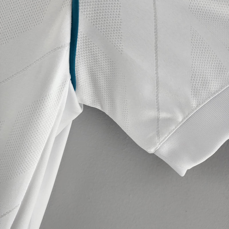Camisa Retrô Real Madrid I 17/18 - Masculina - Branca com detalhes em azul