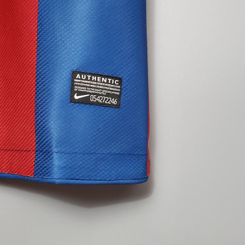 Camisa Retrô Barcelona I 10/11 - Masculina - Azul e vermelha com detalhes em amarelo