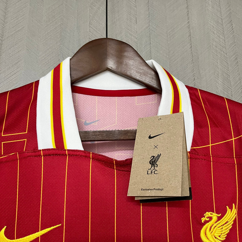 Camisa Liverpool Home 24/25 - Torcedor Masculina - Vermelha com detalhes em branco e amarelo