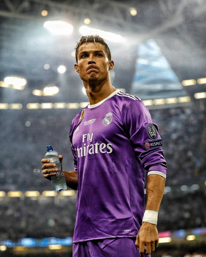 Camisa Retrô Real Madrid II 17/18 - Masculina - Roxa com detalhes em branco