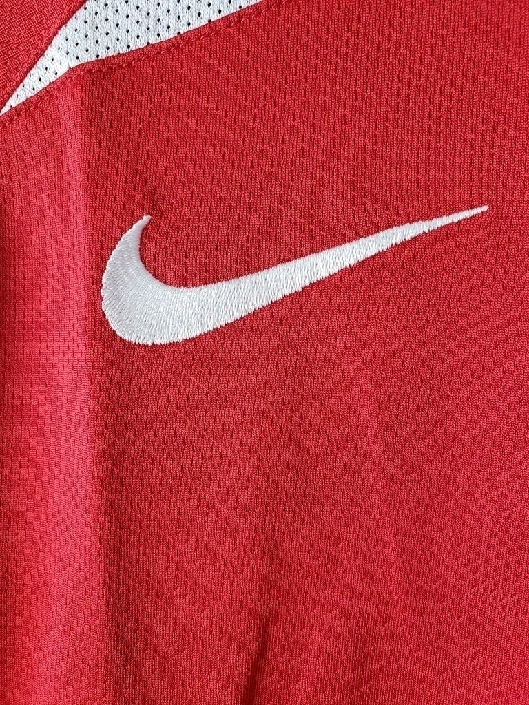 Camisa Retrô Manchester United I 2005 - Masculina - Vermelha com detalhes em preto e branco