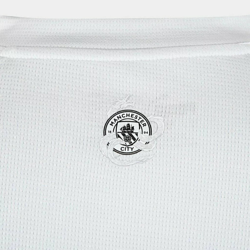 Camisa Manchester City Edição especial Ano do Dragão 24/25 - Torcedor Masculina - Azul - Branca com detalhes em cinza e preto