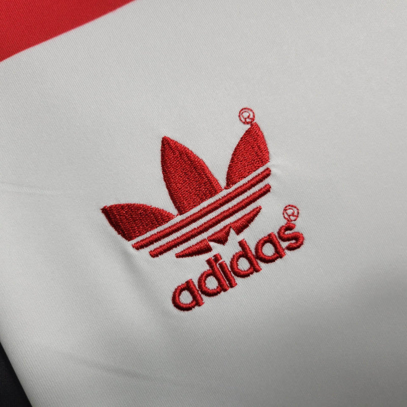 Camisa Retrô Flamengo II 1986 - Masculina - Branca com detalhes em vermelho