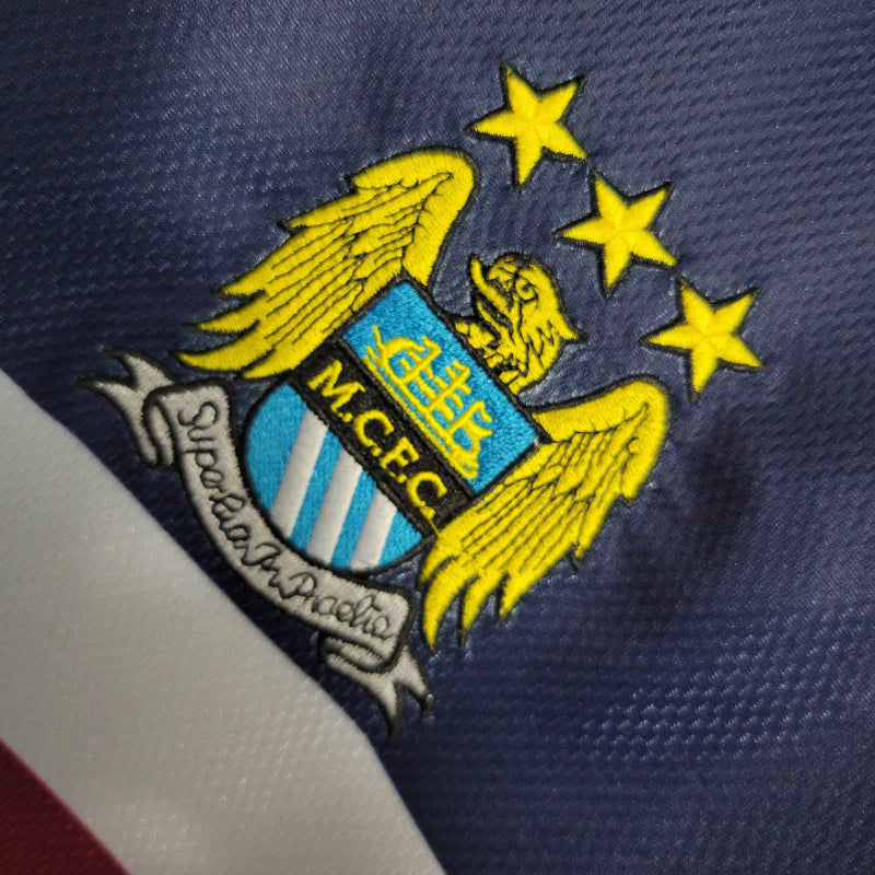 Camisa Retrô Manchester City II 97/98 - Masculina - Branca com detalhes em azul e vinho