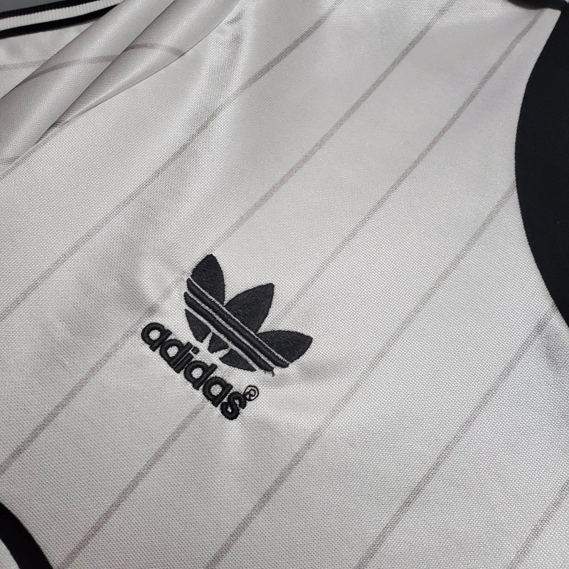 Camisa Retrô Manchester United II 1983 - Masculina - Branca com detalhes em vermelho e preto