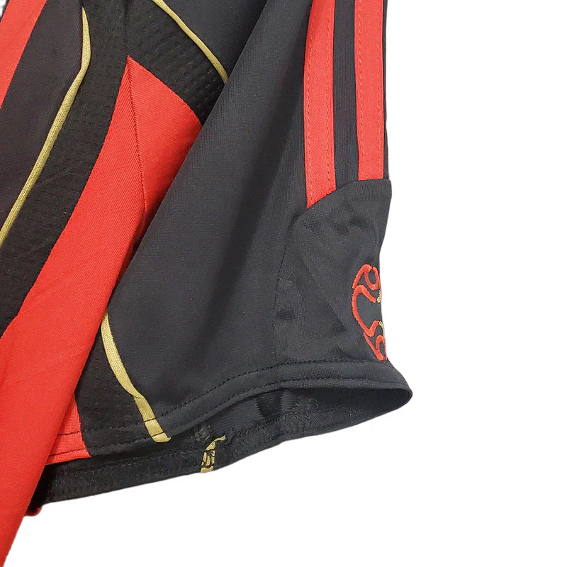 Camisa Retrô Milan 2006/2007 - Masculina - Vermelha e preta