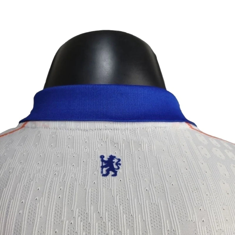 Camisa Chelsea II 24/25 - Jogador Masculina - Branca com detalhes em azul e laranja