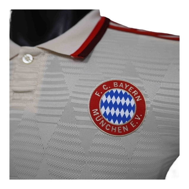 Camisa Bayern de Munique III 24/25 - Jogador Masculina - Bege com detalhes em vinho
