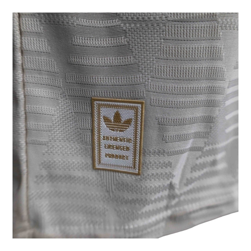 Camisa Bayern de Munique III 24/25 - Jogador Masculina - Bege com detalhes em vinho